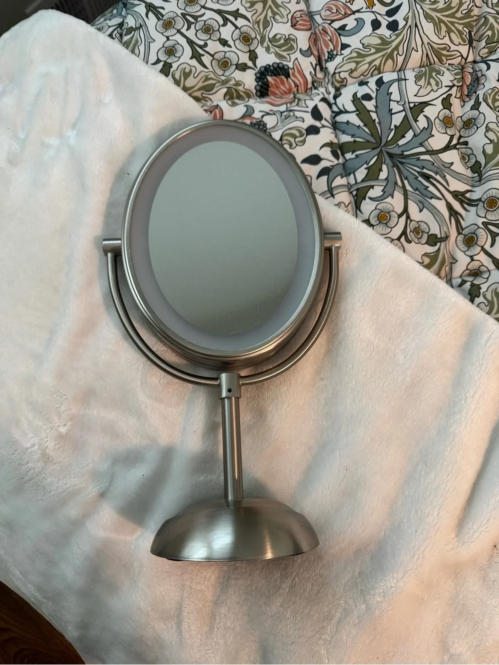 N/A compact lighted
